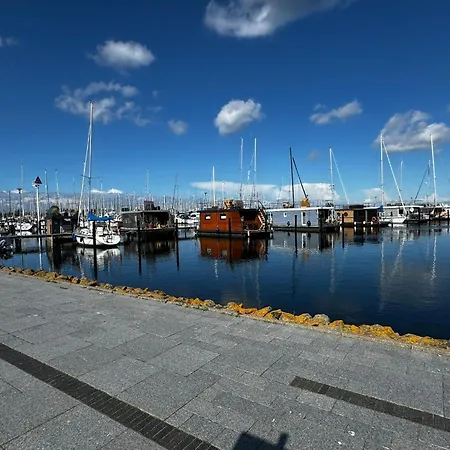 Hausboot Lasse Huus & * Heiligenhafen