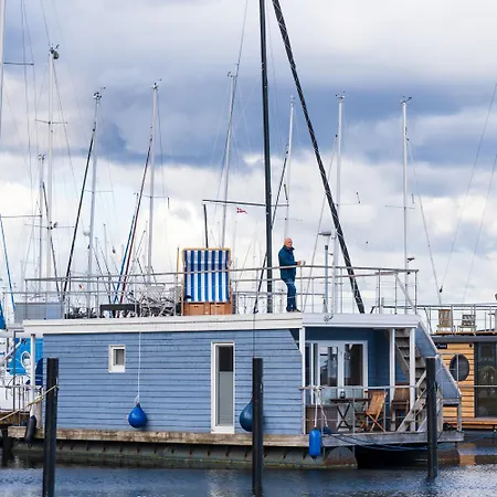 Πλωτό κατάλυμα Hausboot Lasse Huus &