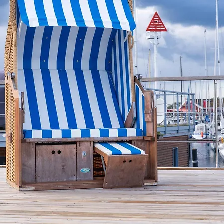 Hausboot Lasse Huus & Πλωτό κατάλυμα